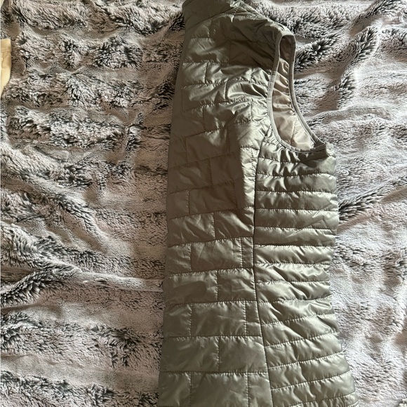 Patagonia women’s vest - Picture 3 of 3